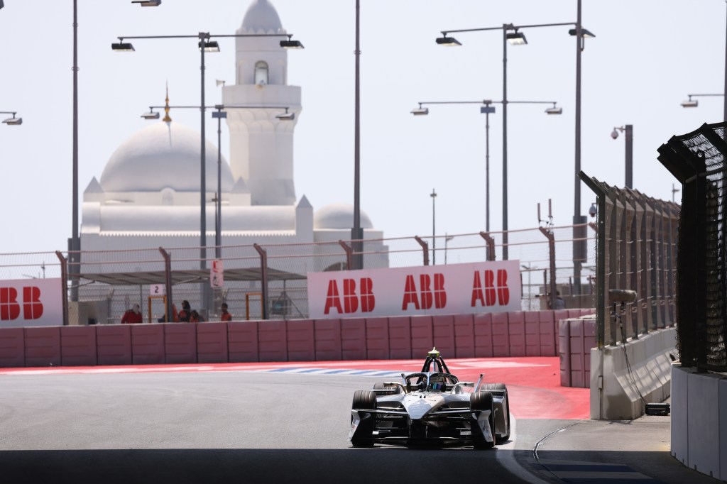 Pagan Caro su Victoria: Günther y Rowland Ganan el Jeddah E-Prix… Pero a qué&nbsp;Costo